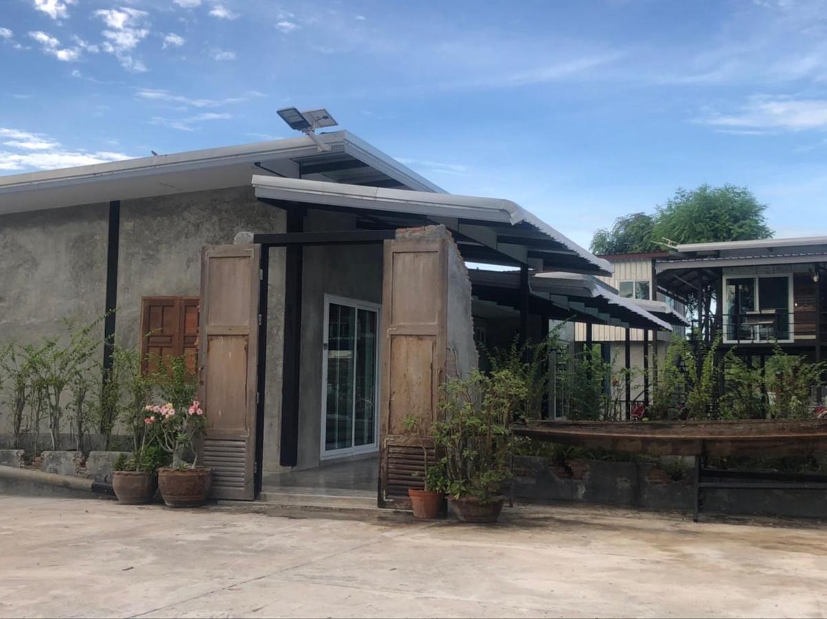 Solarcell Private Homestay - โซล่าเซลล์ไพรเวทโฮมสเตย์ Uthai Thani Esterno foto