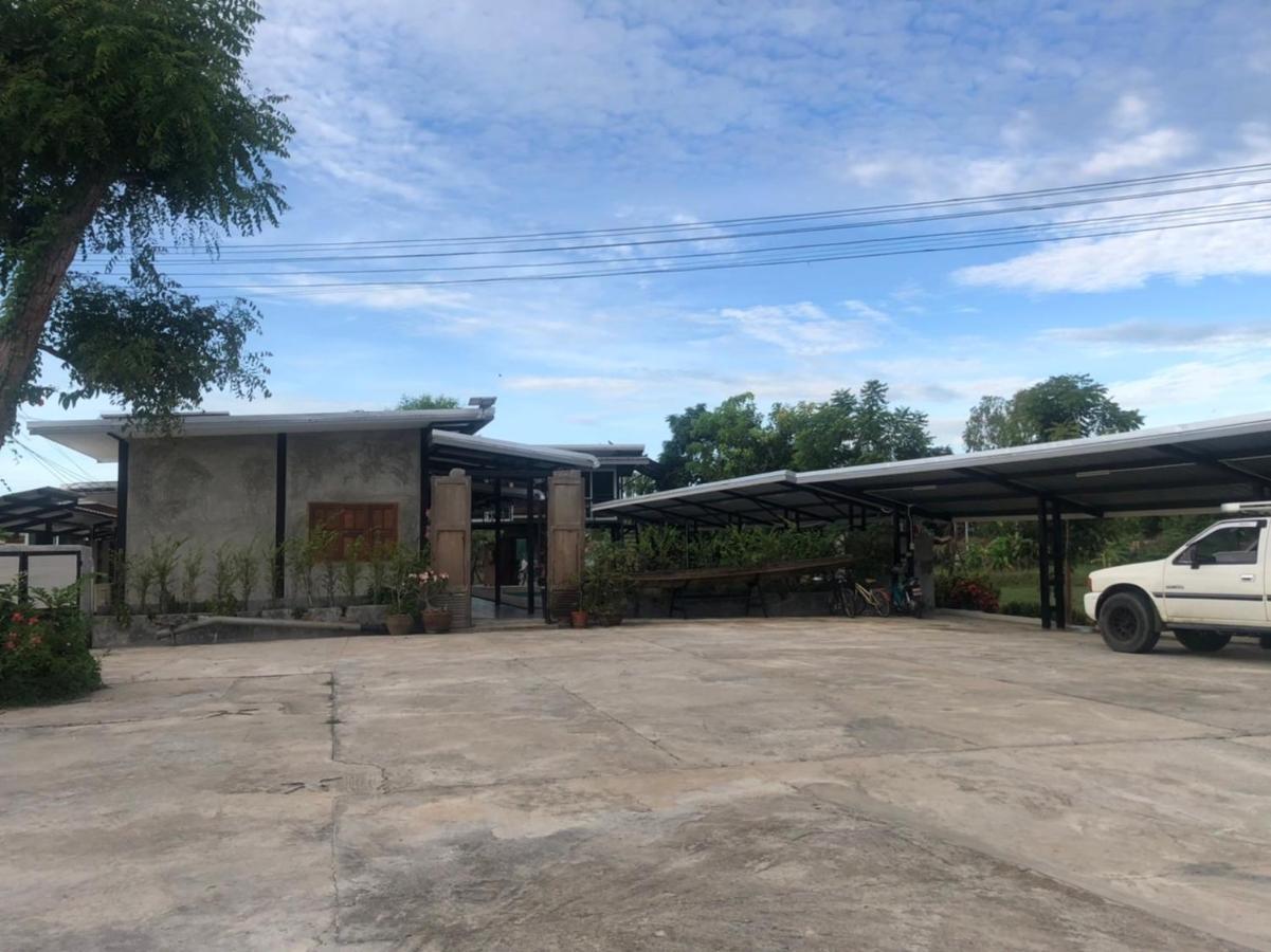 Solarcell Private Homestay - โซล่าเซลล์ไพรเวทโฮมสเตย์ Uthai Thani Esterno foto