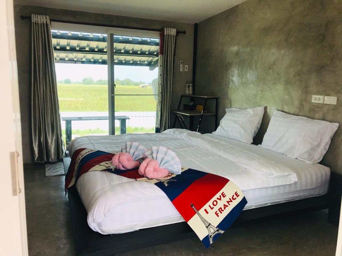 Solarcell Private Homestay - โซล่าเซลล์ไพรเวทโฮมสเตย์ Uthai Thani Esterno foto